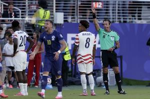 记者：白宫直接致电FIFA要求重审巴洛贡红牌，FIFA坚称未受影响