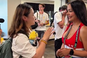 巴拉圭乳神在世界杯大受欢迎，受到许多国家的记者采访视频封面